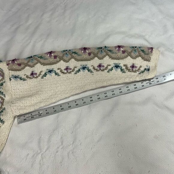 90’s Hand Knitted 3D Textured Button Up Cardigan Floral‎ - Picture 6 of 8